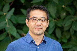 Headshot of UW ECE and Physics Professor Mo Li