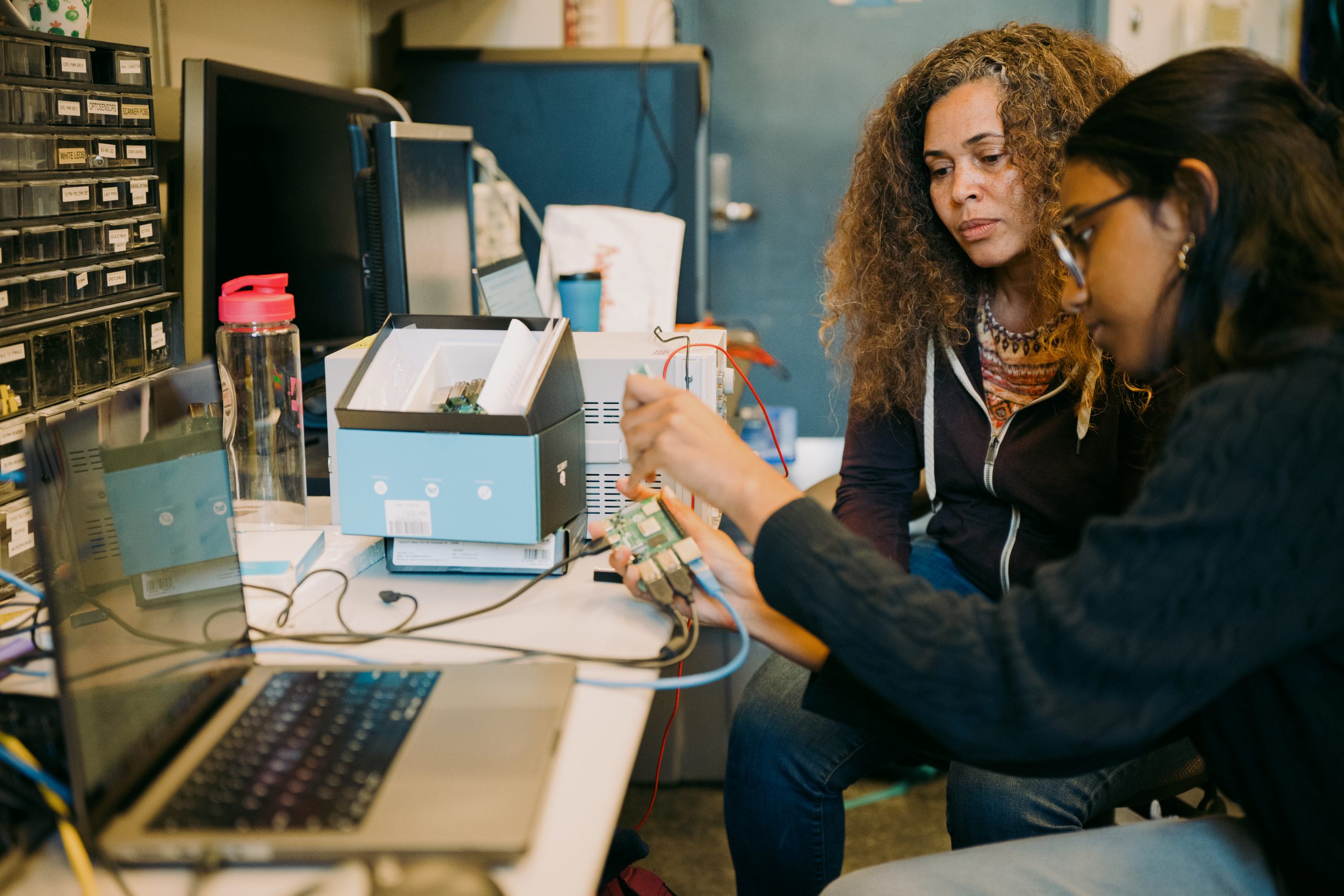 Garman and UW ECE undergraduate student Vibha Sathish Kumar setting up a Raspberry Pi (a small, low-cost computer). This device was used in a Johnson noise research project in the Sensor Systems Lab, which is directed by Garman’s adviser, Joshua Smith, a professor in UW ECE and the Allen School. Johnson noise is random electrical noise caused by thermal movement of electrons. Garman and Smith are investigating ways to harness Johnson noise for wireless communication.